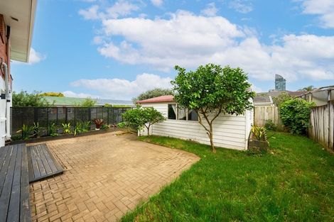 Photo of property in 2/9 Esmonde Road, Takapuna, Auckland, 0622