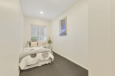 Photo of property in 49a The Esplanade, Eastern Beach, Auckland, 2012