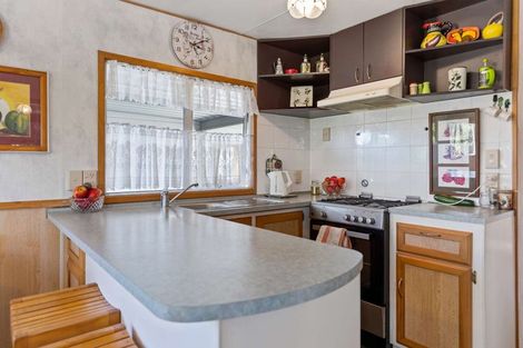 Photo of property in 4 Hugh Avenue, Hamurana, Rotorua, 3097