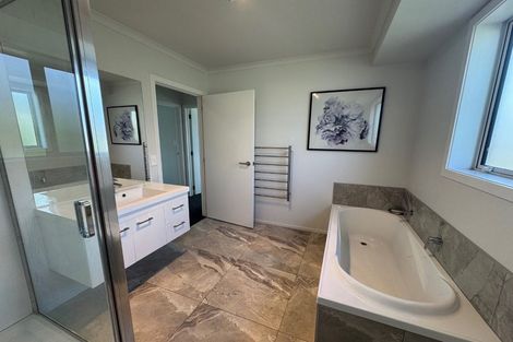 Photo of property in 10 Ratahi Way, Omokoroa, 3114