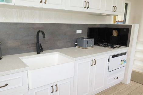 Photo of property in 10 Cross Street, Raglan, 3225