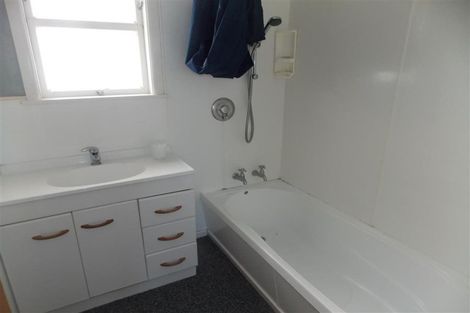 Photo of property in 19 Great North Road, Saint Johns Hill, Whanganui, 4501