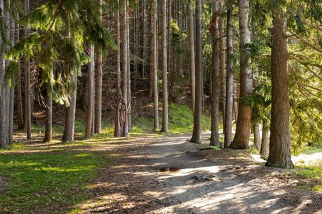 Photo of property in 8 Redwood Court, Kelvin Heights, Queenstown, 9300