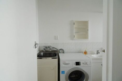 Photo of property in 170c Queen Street, Northcote Point, Auckland, 0627