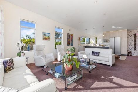 Photo of property in 10 Veronica Close, Red Beach, 0932