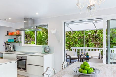 Photo of property in 59 Weatherly Road, Torbay, Auckland, 0630