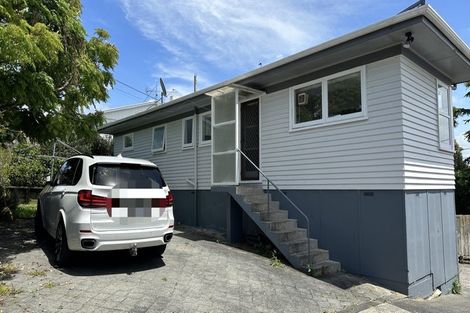 Photo of property in 1/8 Raeben Avenue, Hillcrest, Auckland, 0627