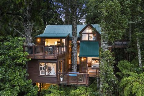 Photo of property in 18 Tainui Road, Titirangi, Auckland, 0604