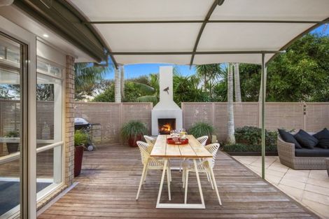 Photo of property in 40 Moyrus Crescent, East Tamaki Heights, Auckland, 2016