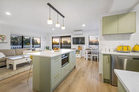 Photo of property in 10 Emery Grove, Bayview, Auckland, 0629