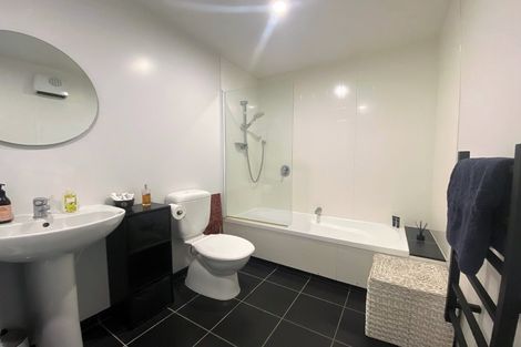 Photo of property in Stadium Garden Flats, 319/107 Thorndon Quay, Pipitea, Wellington, 6011