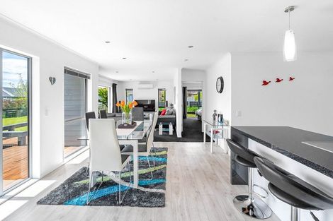 Photo of property in 1 Maple Lane, Martinborough, 5711