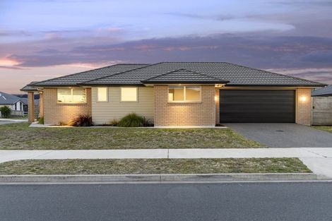 Photo of property in 18 Harding Drive, Papamoa Beach, Papamoa, 3118