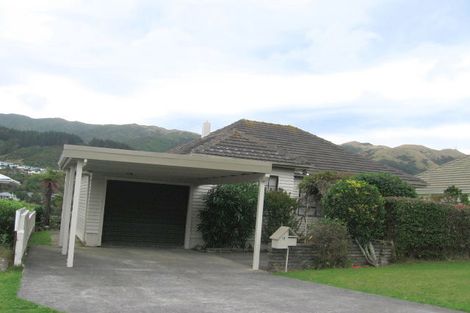 Photo of property in 17 Handyside Street, Tawa, Wellington, 5028