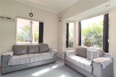 Photo of property in 33 View Road, Henderson, Auckland, 0612