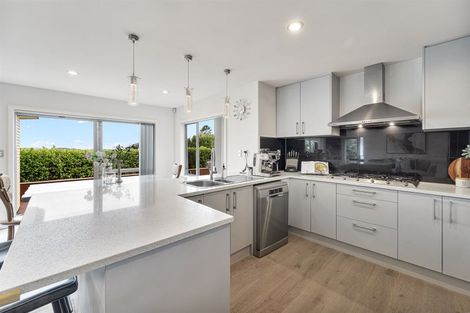 Photo of property in 30 Schnapper Rock Road, Schnapper Rock, Auckland, 0632