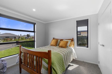 Photo of property in 5 Angus Place, Carterton, 5713