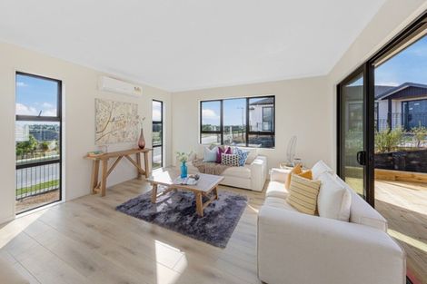 Photo of property in 2 Frazen Avenue, Papakura, 2110