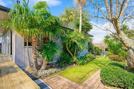 Photo of property in 2/21 Birman Close, Half Moon Bay, Auckland, 2012