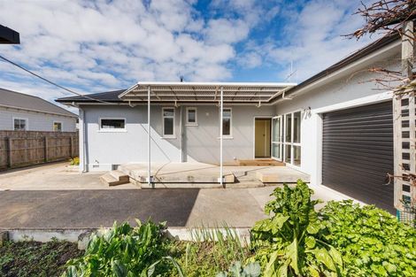 Photo of property in 10 William Street, Marton, 4710