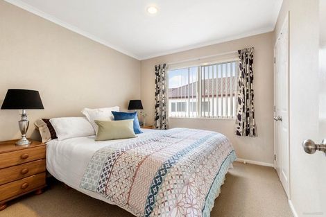 Photo of property in 16 Carousel Crescent, East Tamaki Heights, Auckland, 2016
