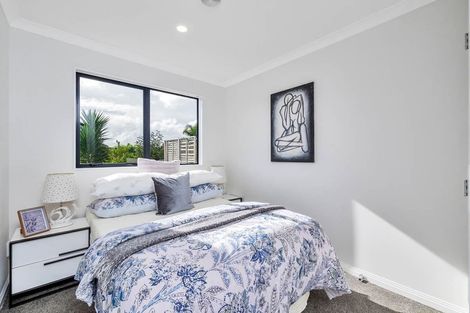 Photo of property in 35 English Oak Drive, Schnapper Rock, Auckland, 0632