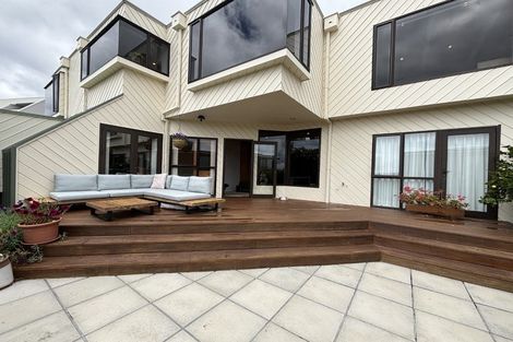 Photo of property in 5 Drayton Drive, Mount Pleasant, Christchurch, 8081