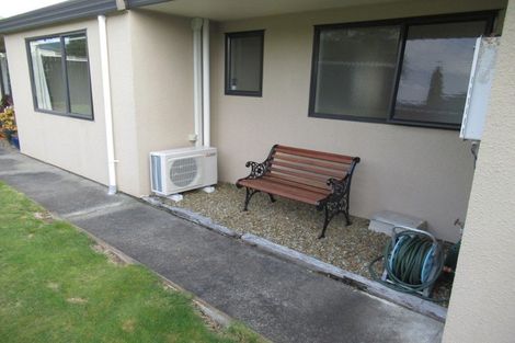 Photo of property in 37 Guildford Drive, Paraparaumu, 5032