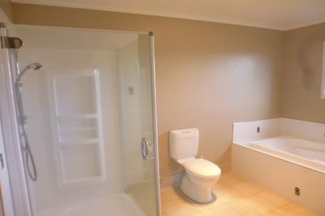 Photo of property in 32 Camellia Terrace, Maungaraki, Lower Hutt, 5010