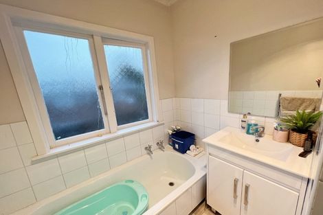Photo of property in 21 Seabrook Avenue, New Lynn, Auckland, 0600