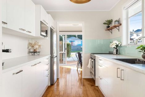 Photo of property in 45 Puriri Street, Helensville, 0800