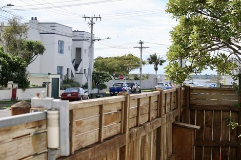 Photo of property in 35 Hine Street, New Plymouth, 4310