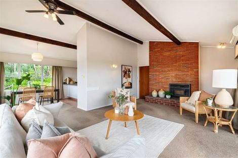 Photo of property in 358 Glenfield Road, Glenfield, Auckland, 0629