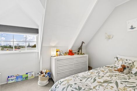 Photo of property in 2/4 Coronation Street, Belmont, Auckland, 0622