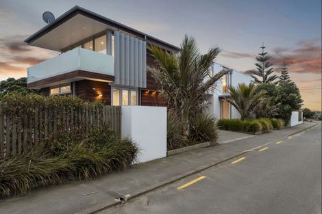 Photo of property in 2 Burgess Street, Sumner, Christchurch, 8081
