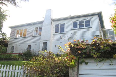 Photo of property in 48 Maungaraki Road, Korokoro, Lower Hutt, 5012