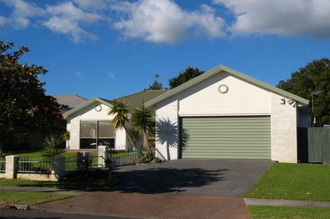 Photo of property in 6 Jan Higgins Place, Golflands, Auckland, 2013