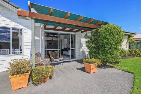 Photo of property in 2 Addington Place, Taradale, Napier, 4112