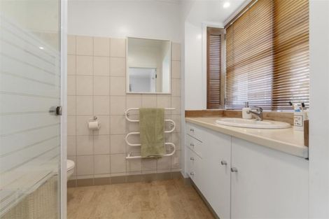 Photo of property in 31b Stanley Point Road, Stanley Point, Auckland, 0624