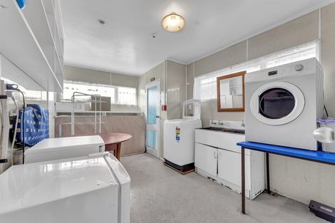 Photo of property in 1 Hill Crescent, Papakura, 2110