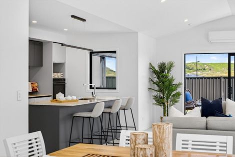 Photo of property in 14 Annie Aranui Drive, Poraiti, 4182