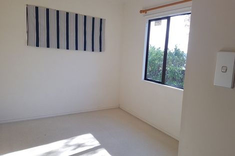 Photo of property in 2 Graham Collins Drive, Windsor Park, Auckland, 0632