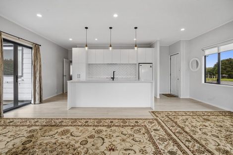 Photo of property in 4a Barron Drive, Green Bay, Auckland, 0604