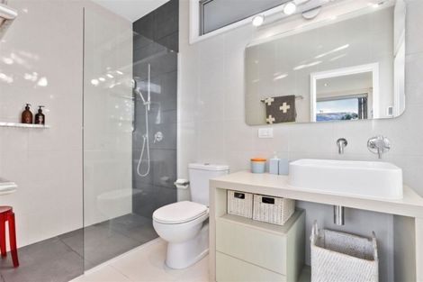 Photo of property in 107 Hinemoa Street, Birkenhead, Auckland, 0626