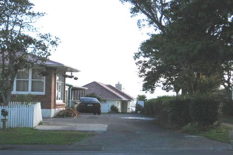 Photo of property in 1/4180 Great North Road, Glendene, Auckland, 0602