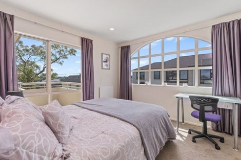 Photo of property in 2/1 Hyde Road, Rothesay Bay, Auckland, 0630