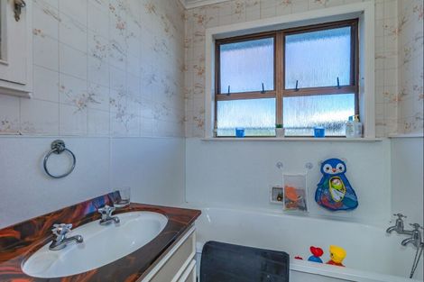 Photo of property in 24 Karaka Crescent, Levin, 5510