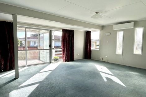 Photo of property in 22 Waiwera Place, Merrilands, New Plymouth, 4312