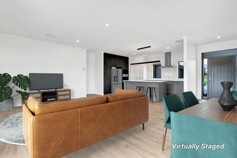 Photo of property in 31 Ninia Road, Paraite, New Plymouth, 4373