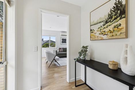 Photo of property in 35 Chartwell Drive, Crofton Downs, Wellington, 6035